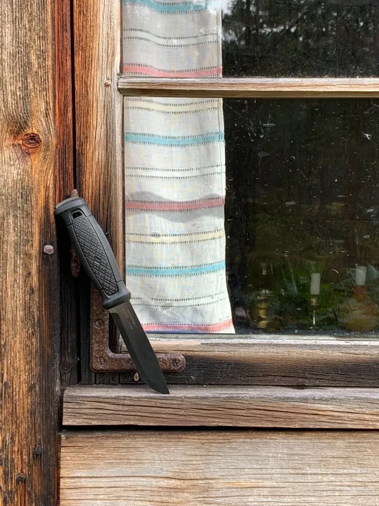 Garberg BlackBlade med läderslida – Morakniv