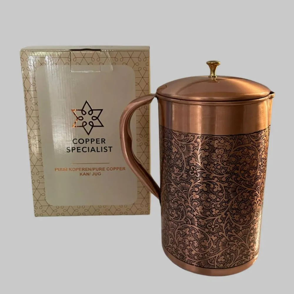 Ren kopparkanna med blommönster och lock ± 2 liter