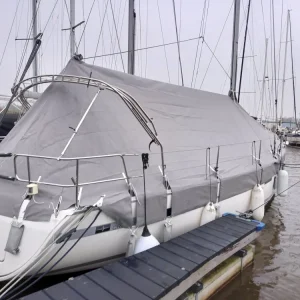 Bavaria 36 Årsmodell 10-13 Vinterkapell på rigg