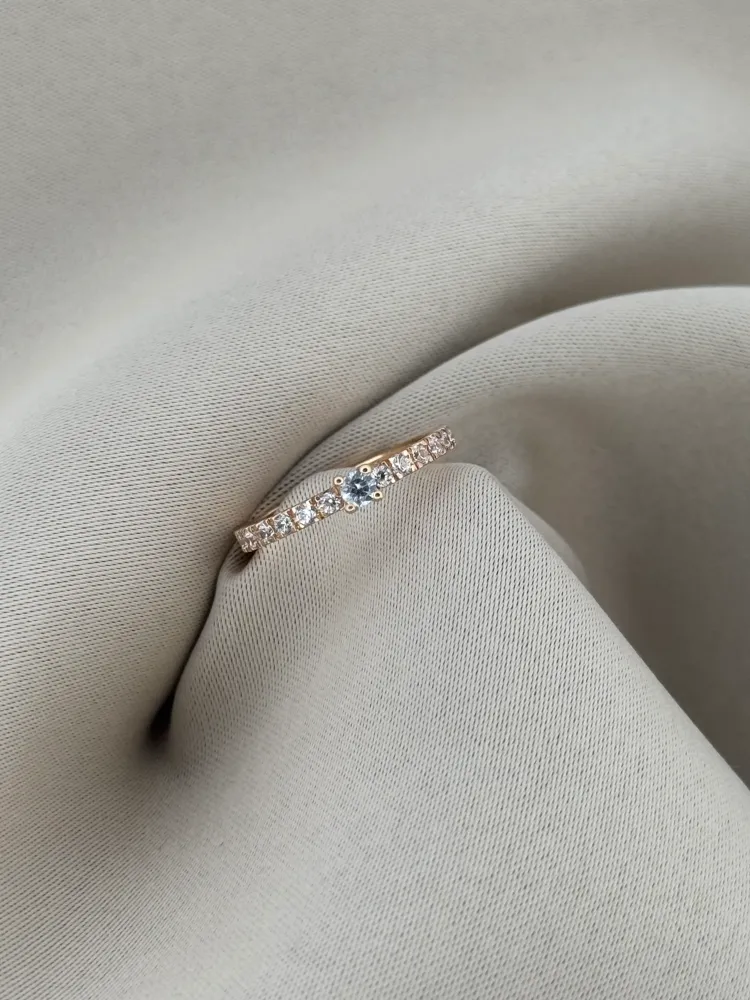 Molly 0.10ct + 12x0.02ct