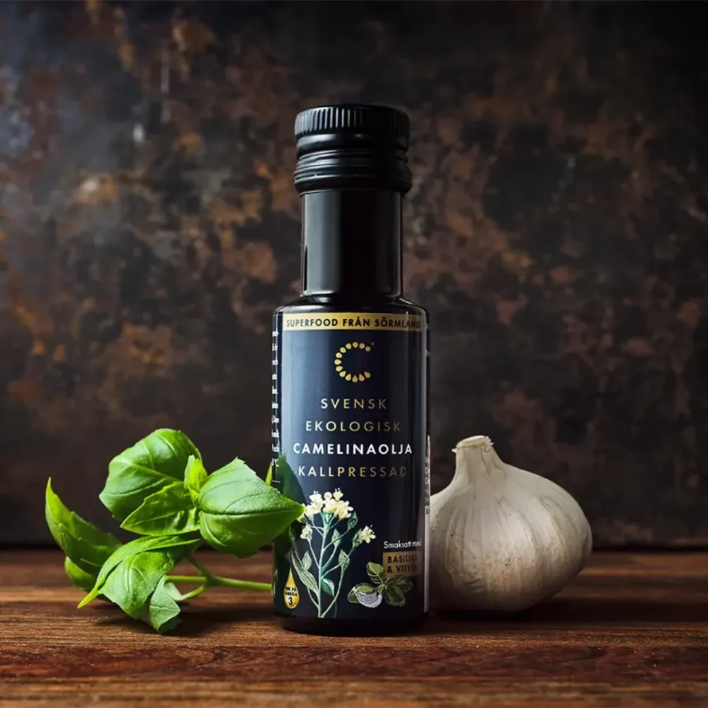 Camelinaolja Basilika & Vitlök – Ekologisk svensk smaksatt olja med omega 3, 6 & 9