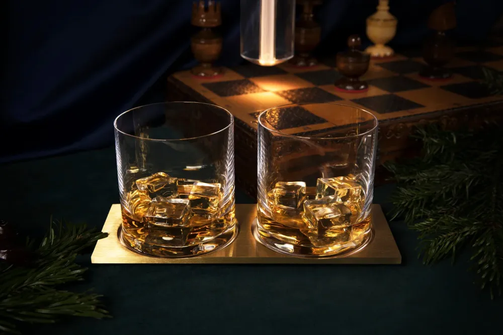 Machined Whisky, ordna med whiskyglas med bricka i mässing • Buster + Punch