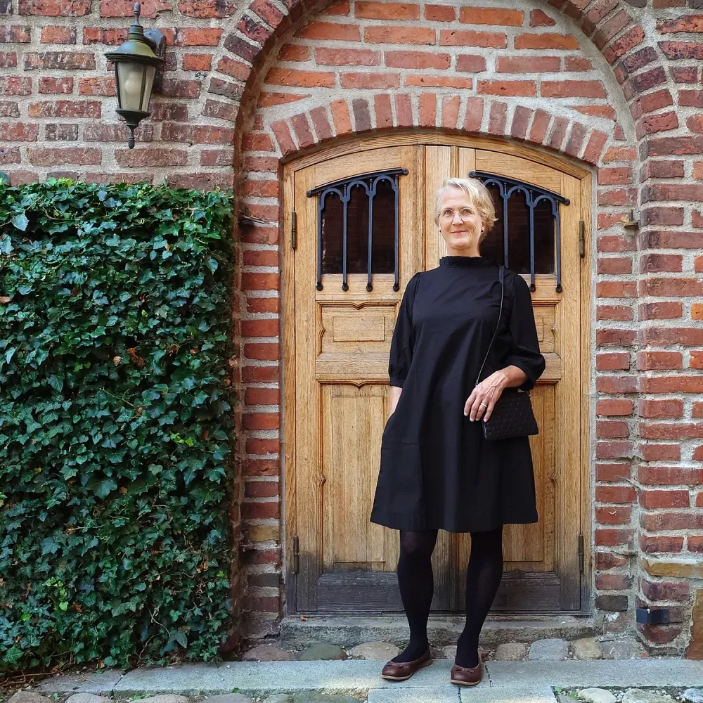 OWN poplinklänning med veckad ståkrage - Black S