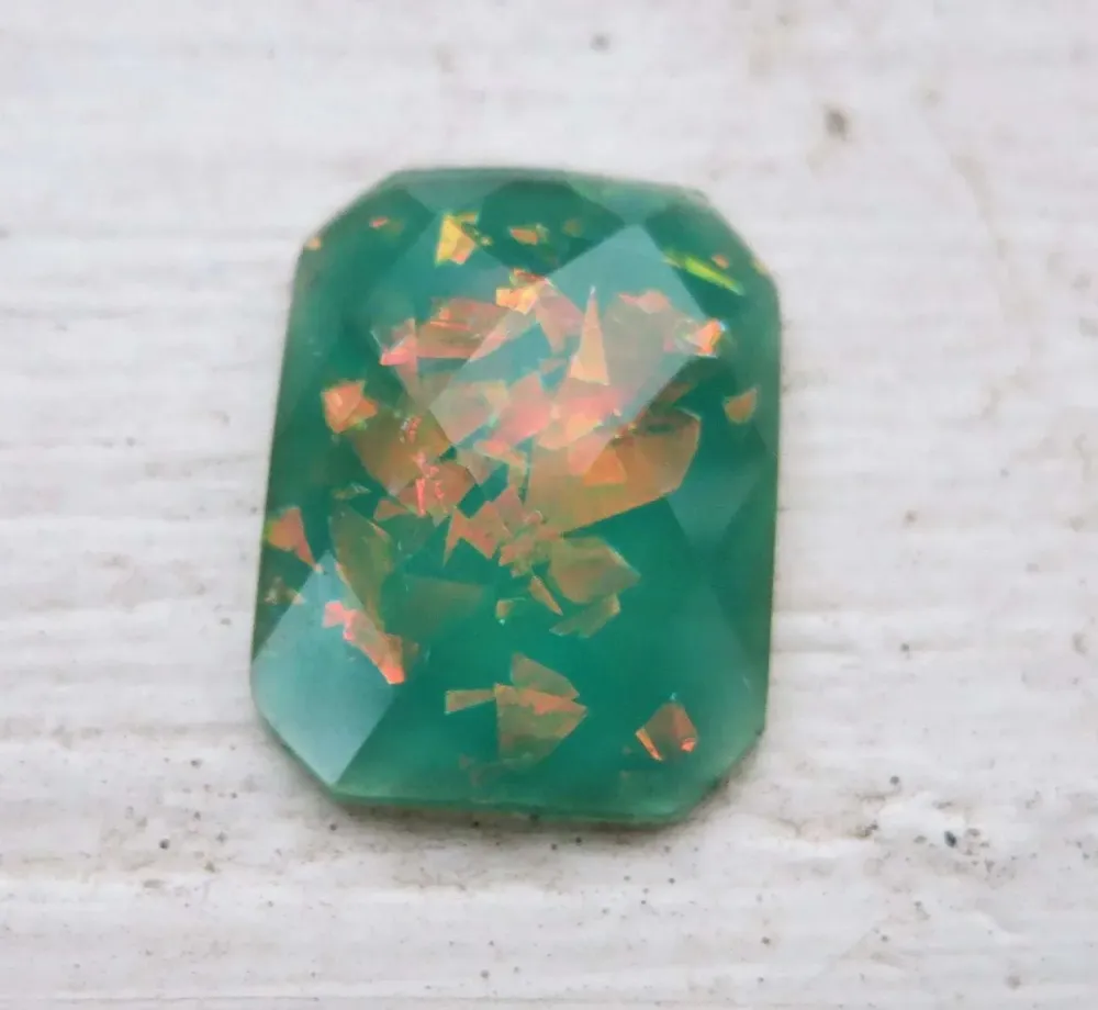 Cabochon av resin - Facetterad Rektangulär Emerald 20x15mm 1 styck