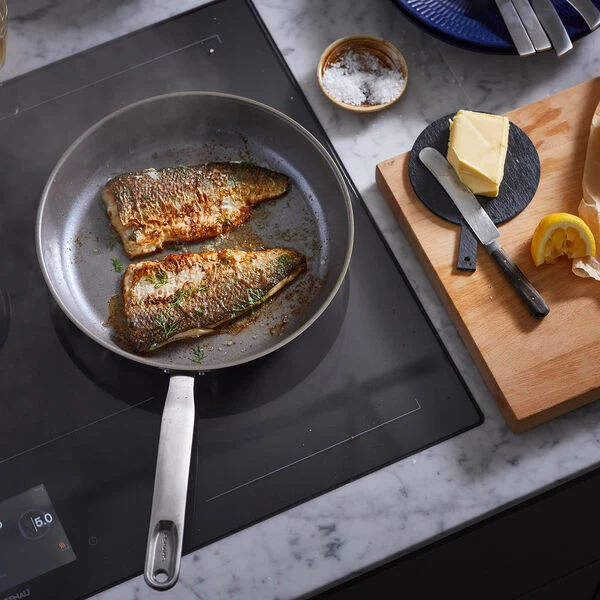 Fiskars - Stekpanna i helt stål med keramisk non-stick-beläggning - 28 cm