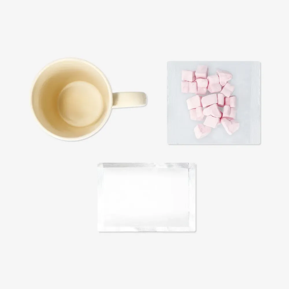 Alla hjärtans dag-mugg med fyllning av varm choklad och minimarshmallows
