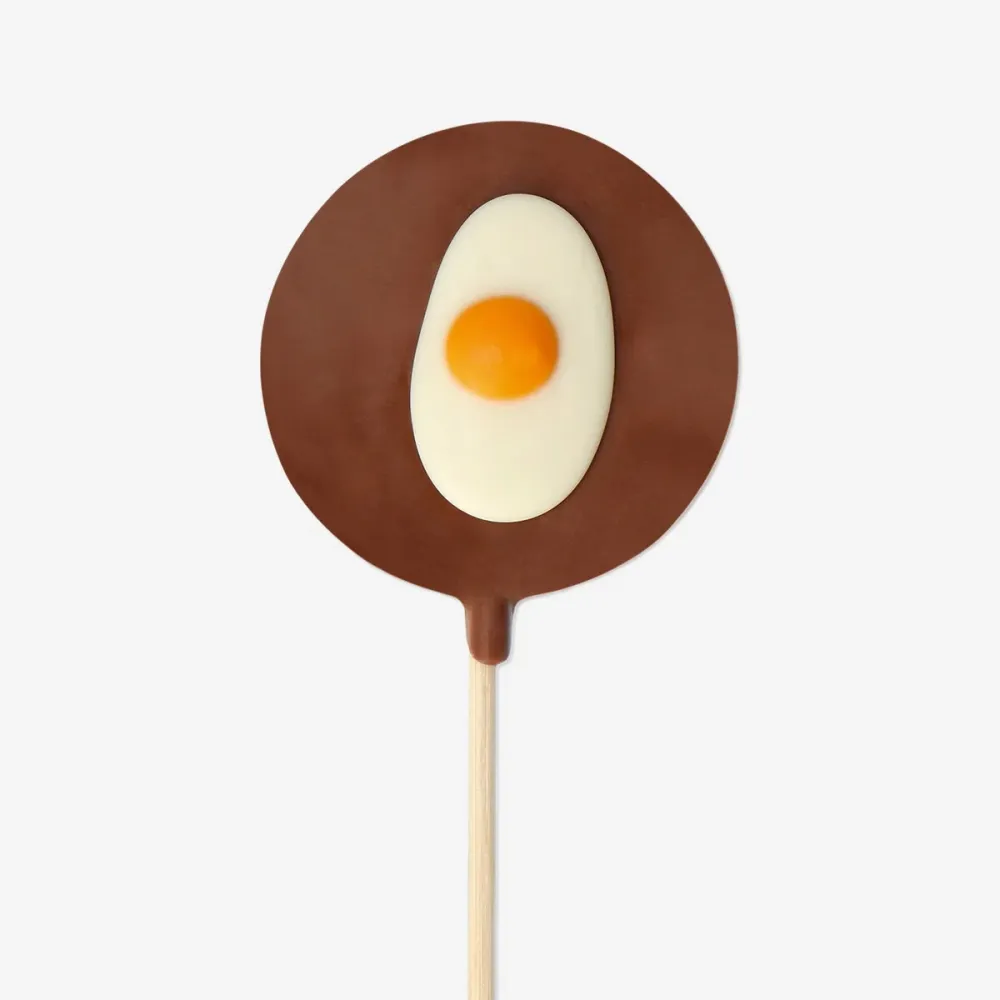 Chokladklubba i form av stekt ägg