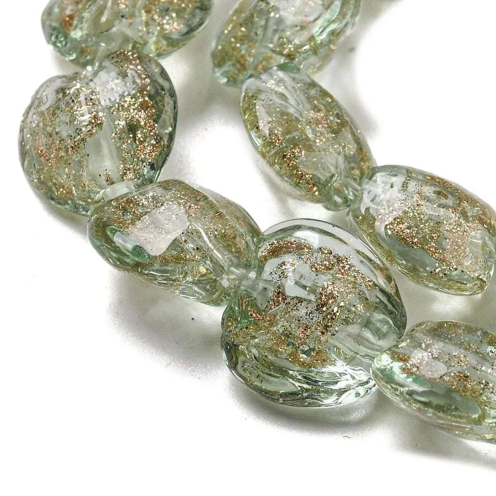 Lampwork Hjärta - Svagt Grön med Guldglitter 12mm 1 styck