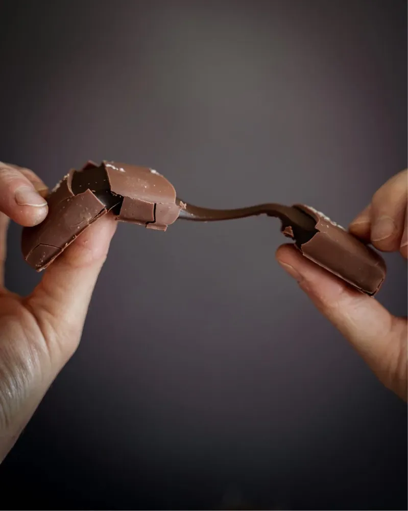 Presentask med kolor i fin mörk choklad och äkta vanilj