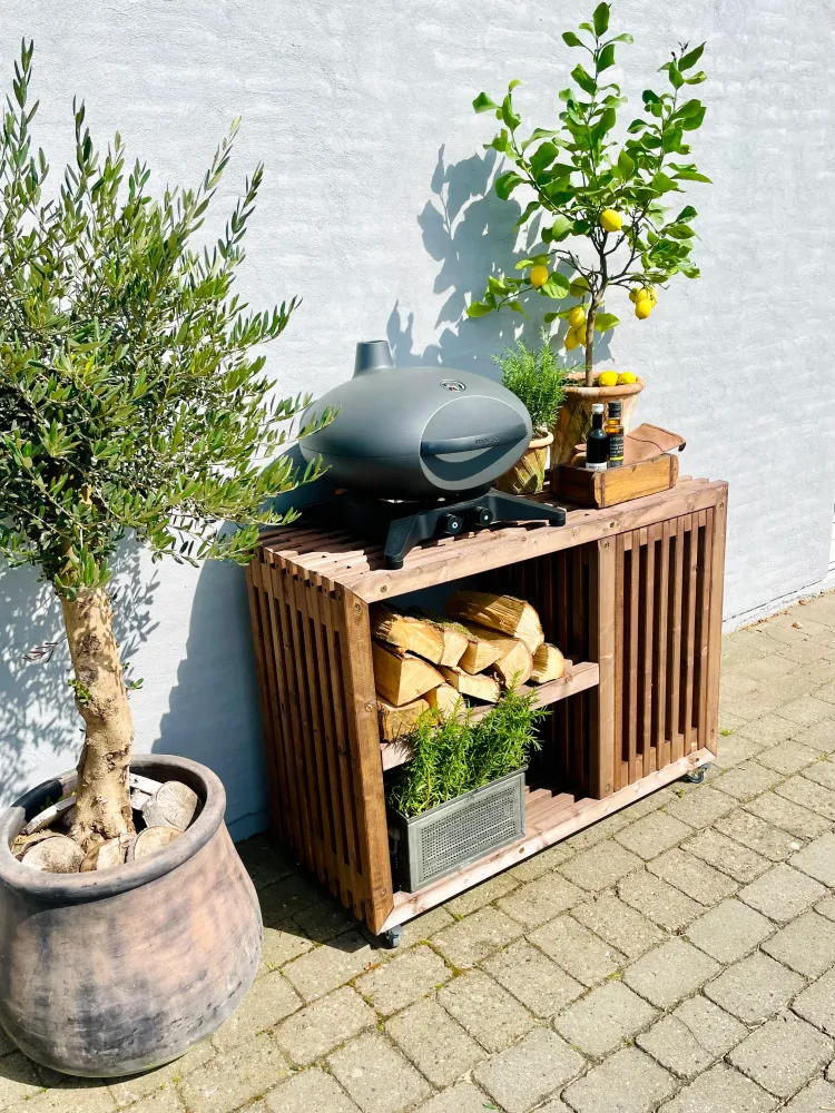 Luksus Grillbord med Gasflaskeskjuler | Brunbejdset 52