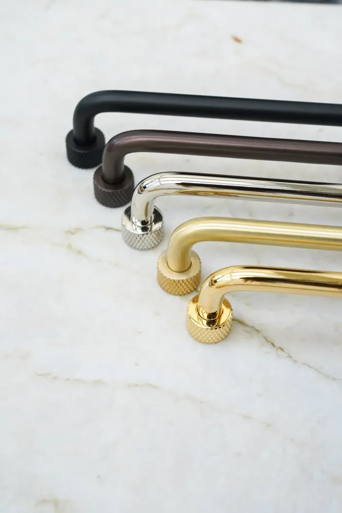 Trianglen • Kökshandtag i antique finish i matt svart