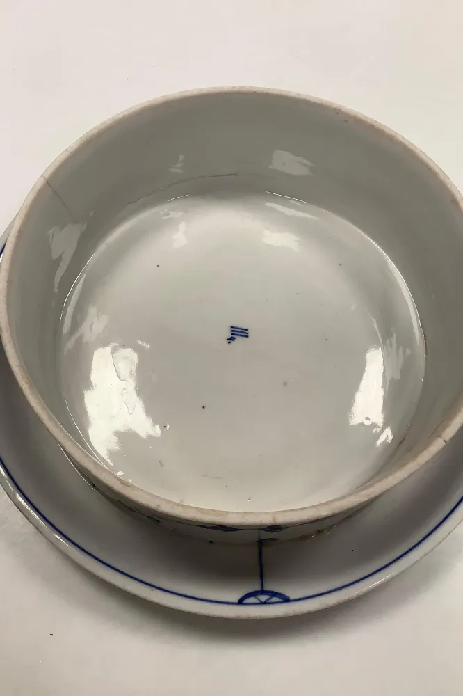 Antik Royal Copenhagen Musselmalet Riflet underdel til en Isklokke eller?
