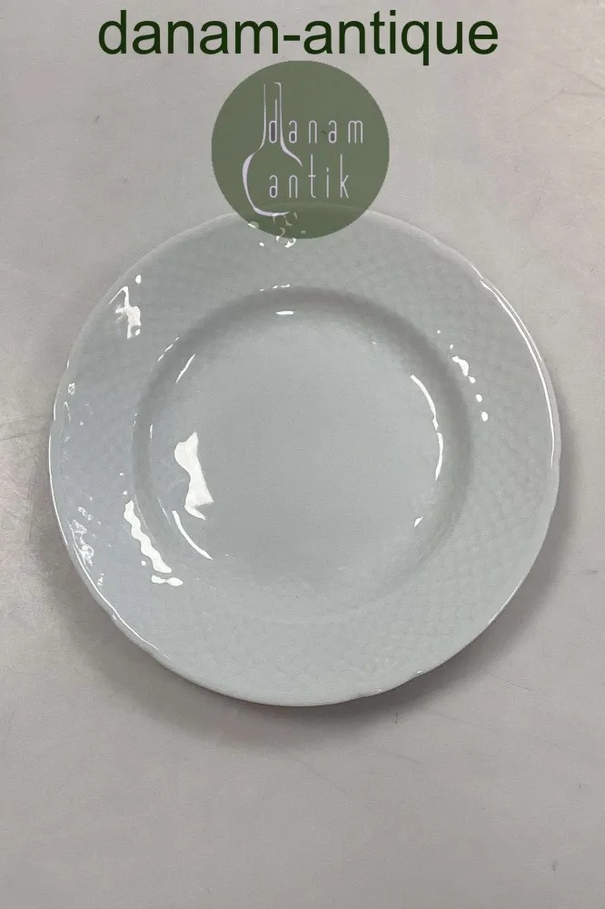 Bing og Grøndahl Elegance, Hvid Kagetallerken No. 28A