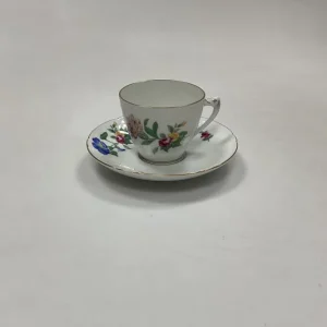 Bing og Grøndahl Saksisk Blomst, Hvid Kaffe-og underkop No. 108B