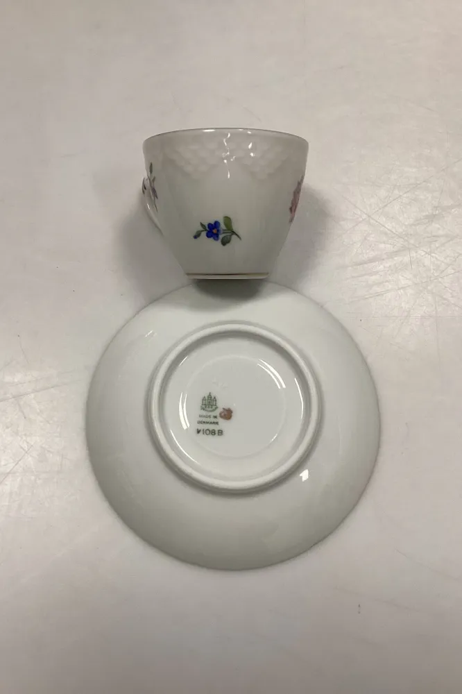 Bing og Grøndahl Saksisk Blomst, Hvid Kaffe-og underkop No. 108B