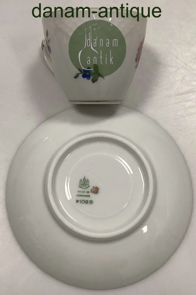 Bing og Grøndahl Saksisk Blomst, Hvid Kaffe-og underkop No. 108B