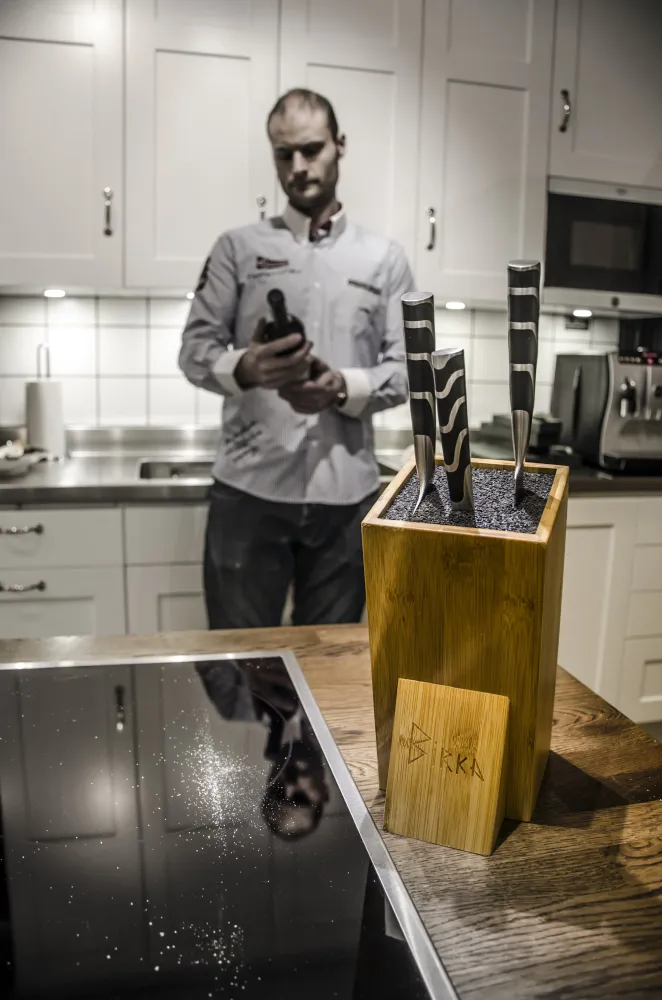 Birkaknivar Hovgården set Santoku, trancher, skalkniv & Knivblock