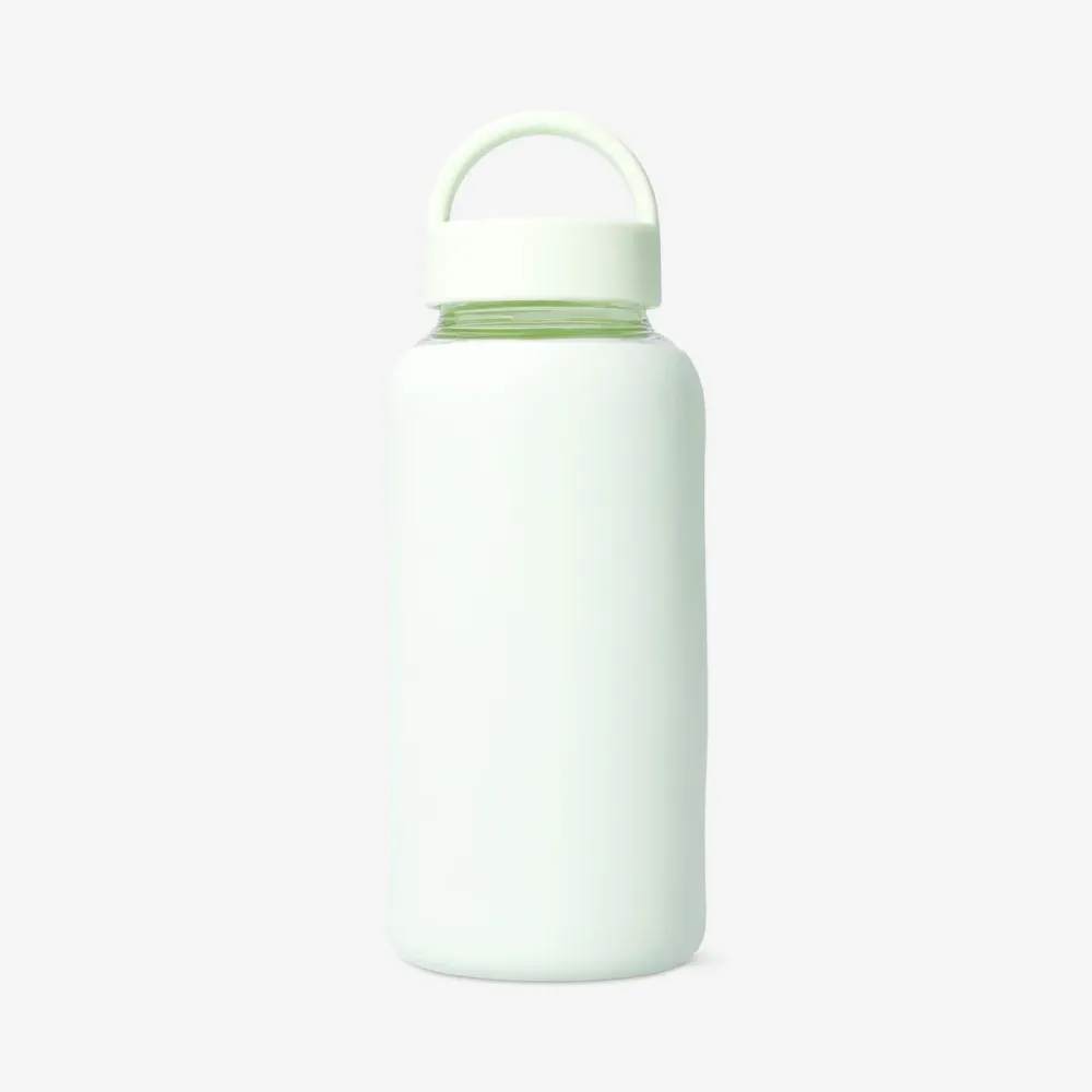 Dricksflaska i grönt glas med silikonlock - 800 ml