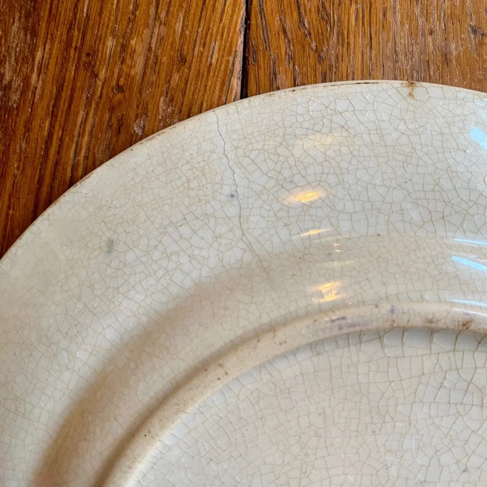 English “Key Border” Plate Etruscan Vases – Mid-19th Century