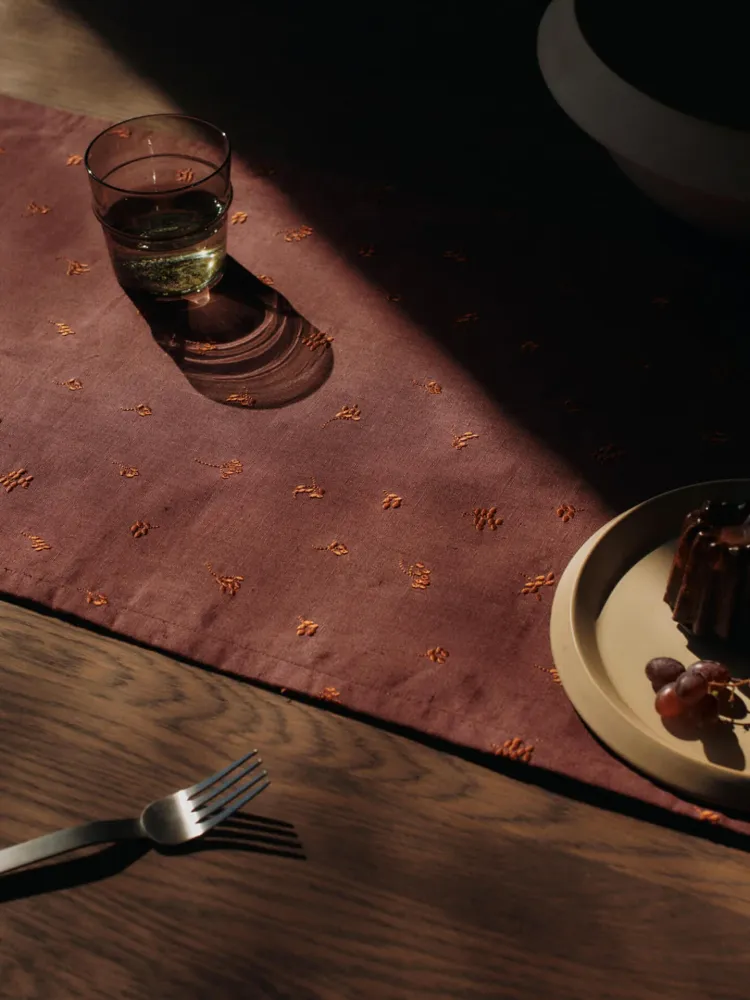 Baies Table Runner - Dark Grape/Picante Red Ferm Living - SE