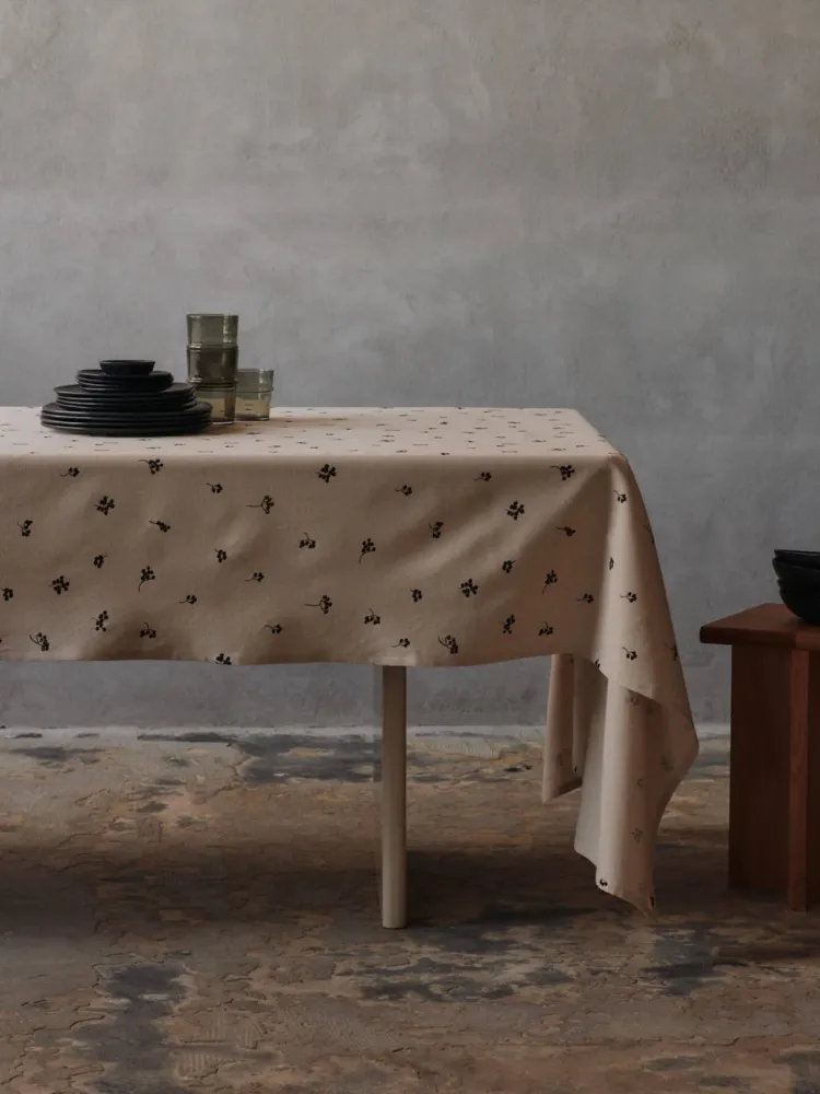 Baies Tablecloth - Natural/Dark Chocolate Ferm Living - SE