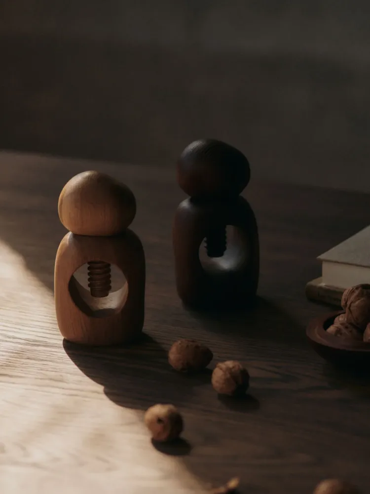 Cairn Nut Cracker - Dark Brown Ferm Living - SE