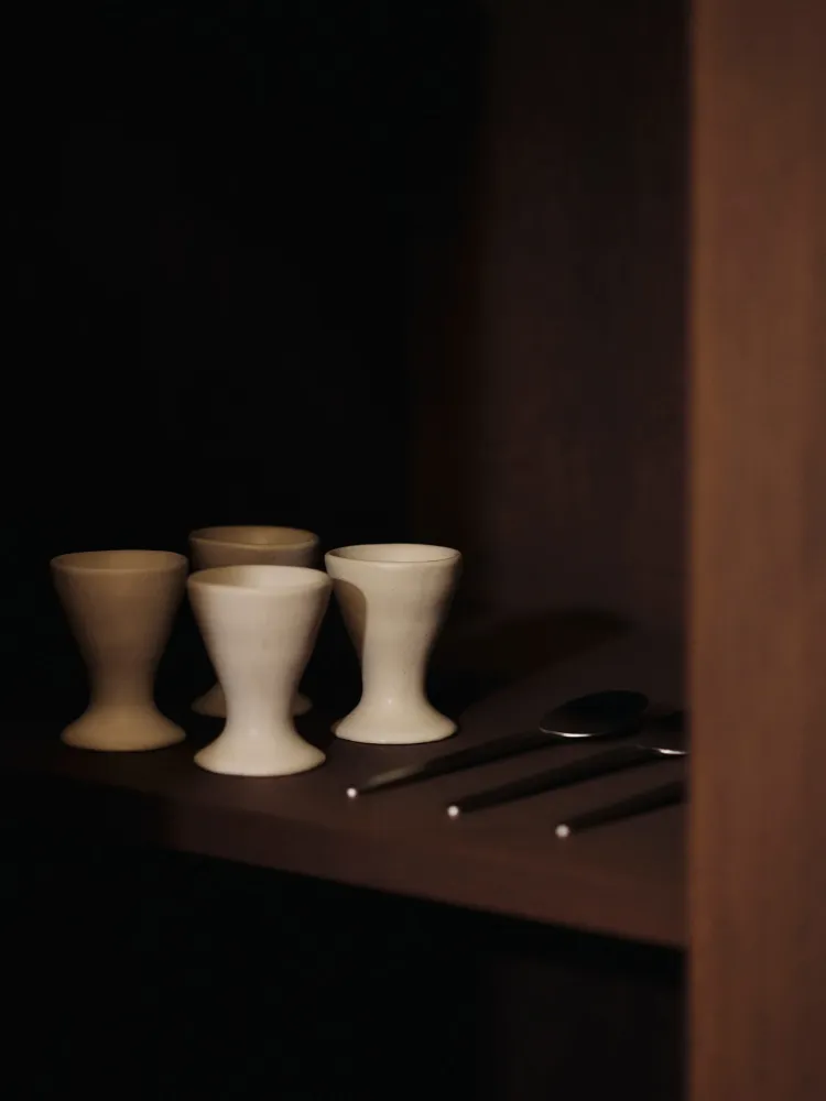 Flow Egg Cups - Set 2 - Off-White Speckle Ferm Living - SE