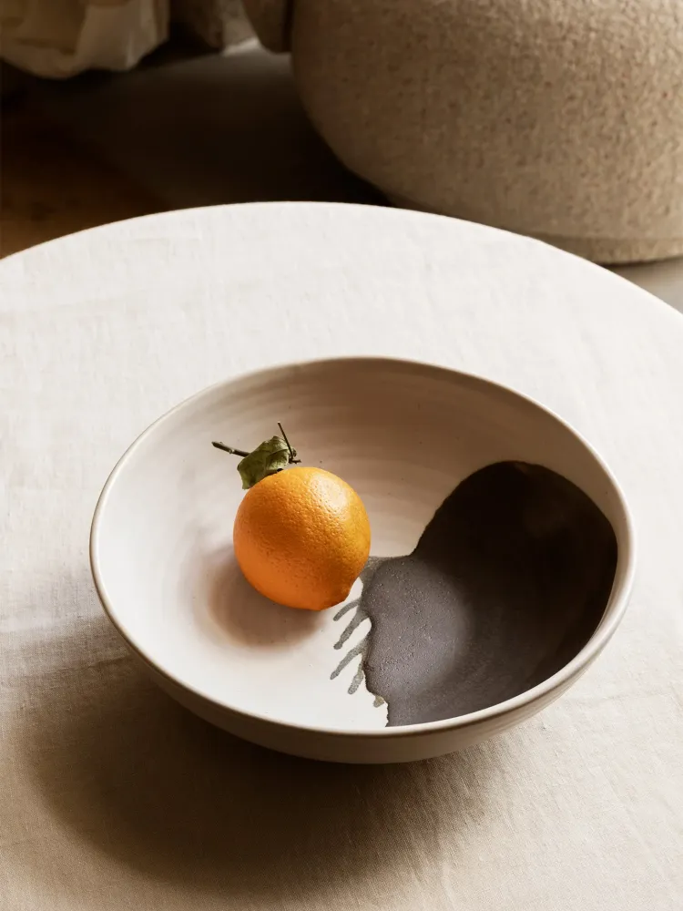 Omhu Bowl - Large - Off-White/Charcoal Ferm Living - SE