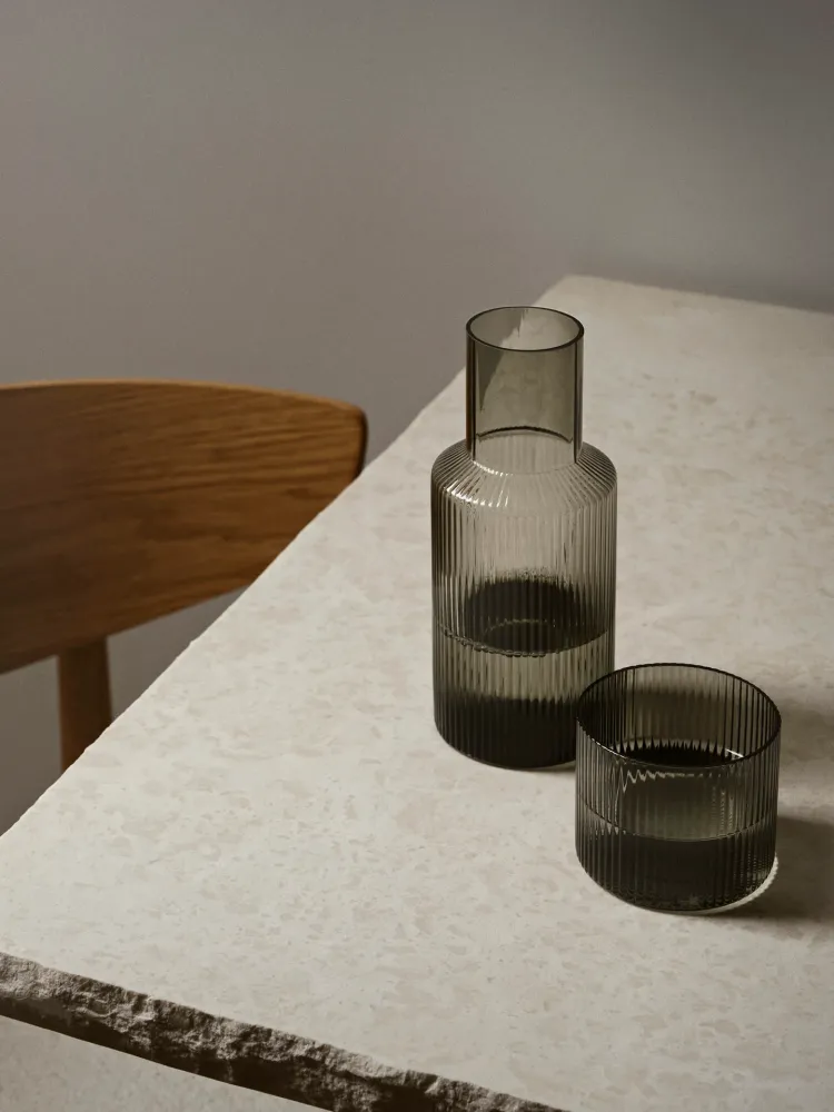 Ripple Carafe Set - Small - Smoked Grey Ferm Living - SE
