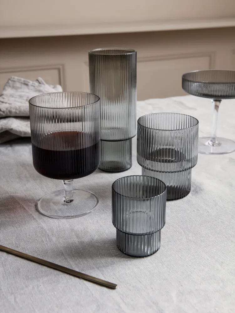 Ripple Glasses - Set 4 - Smoked Grey Ferm Living - SE