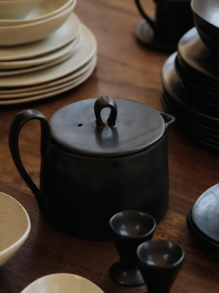 Flow Teapot - Black