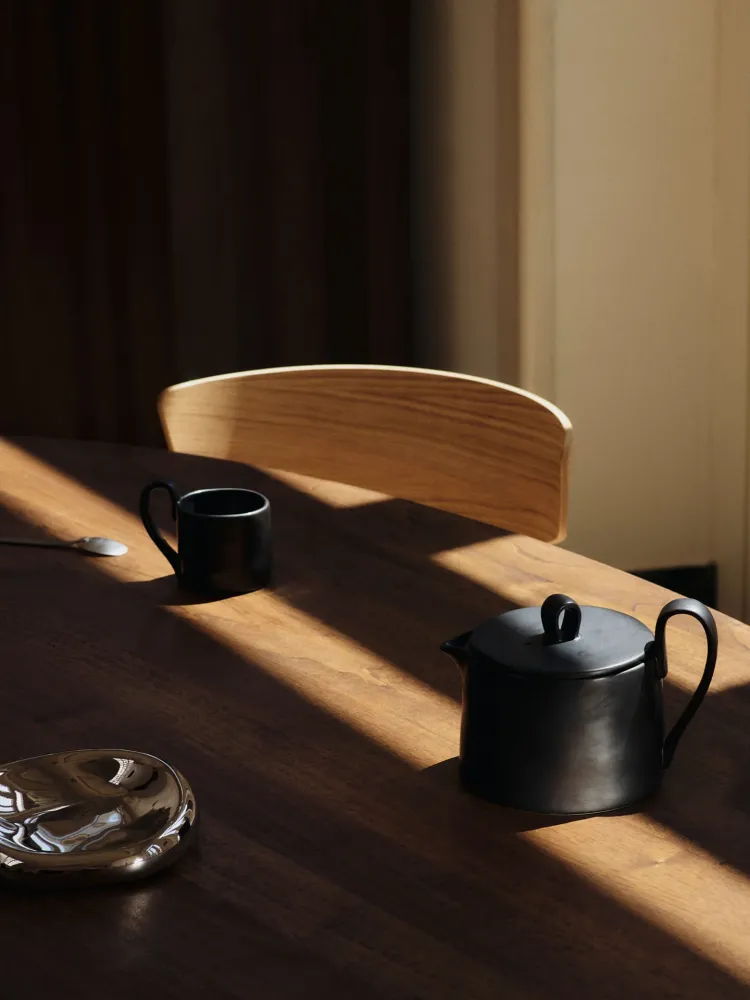 Flow Teapot - Black