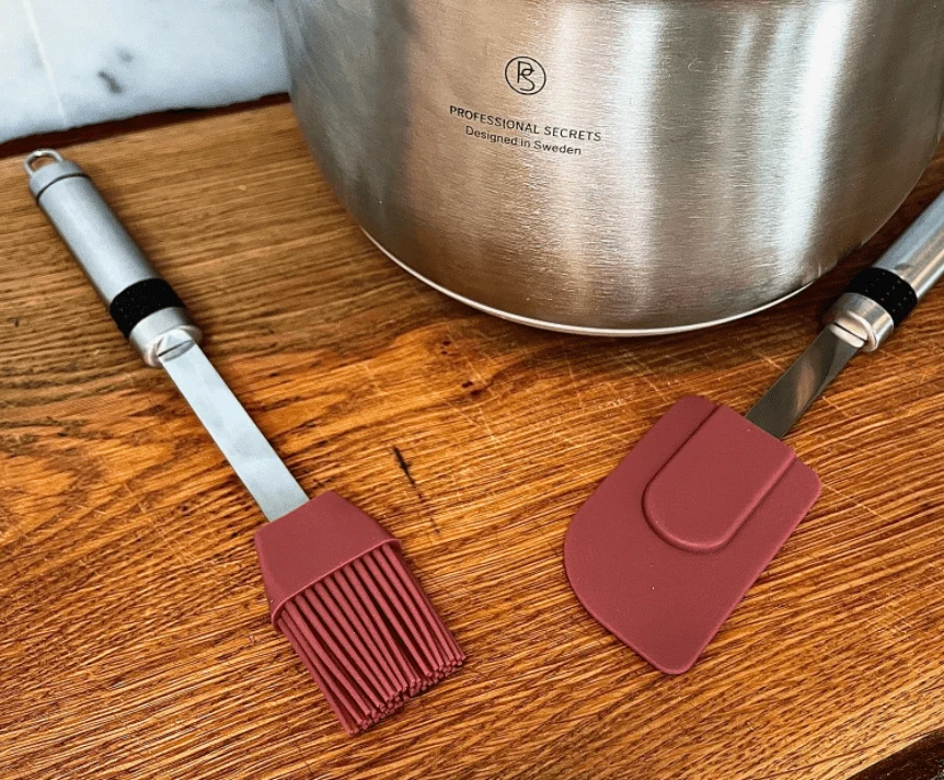 Grilo Slickepott och brödpensel vinröd