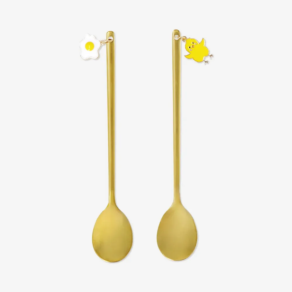 Guldfärgade dessertskedar med kyckling- och stekt ägg-charms – 2 st