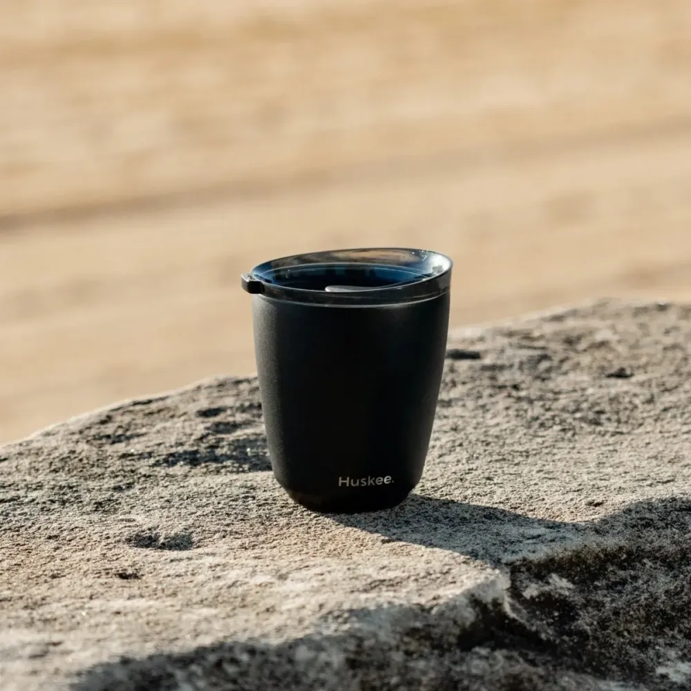 Huskee Stål mugg 235 ml – hållbar kaffekopp i svart