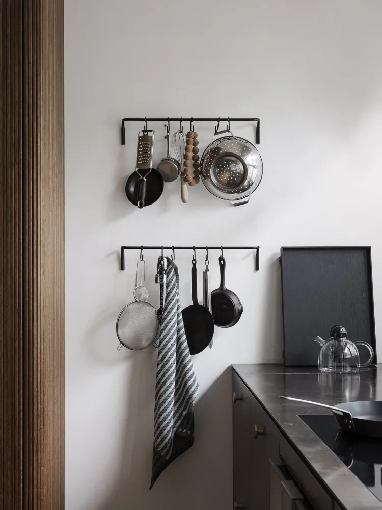 Kitchen Rod - Black Brass