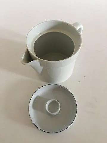 Royal Copenhagen "Blåkant" Kaffekande No. 3058