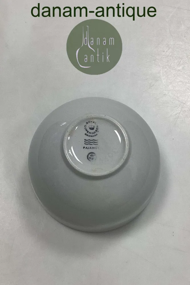 Royal Copenhagen Blåkant Skål No. 3074A