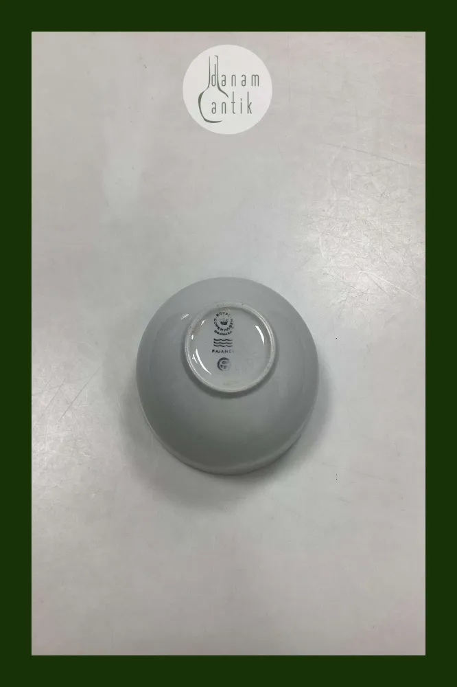 Royal Copenhagen Blåkant Skål No. 3074A