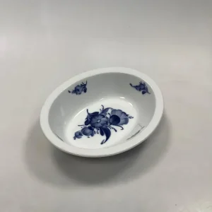 Royal Copenhagen Blå Blomst Flettet Skål No. 8161 Måler 19,5cm x 15,7cm x 7cm (7.68 inch x 6.18 inch x 2.76 inch )