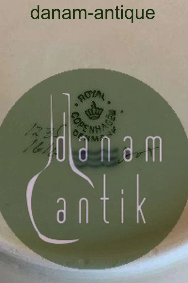 Royal Copenhagen Creme Svejfet med Guld (Stel 1235) Dyb Desserttallerken No. 1616
