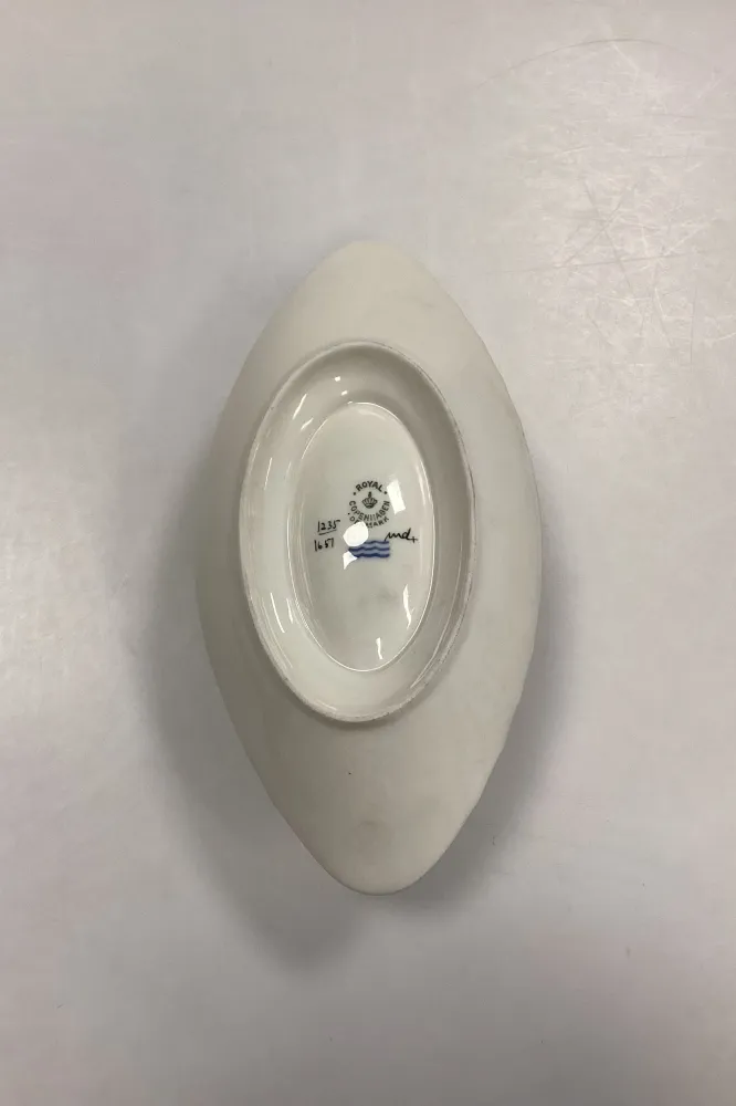 Royal Copenhagen Creme Svejfet med Guld (Stel 1235) Sovseskål No. 1651