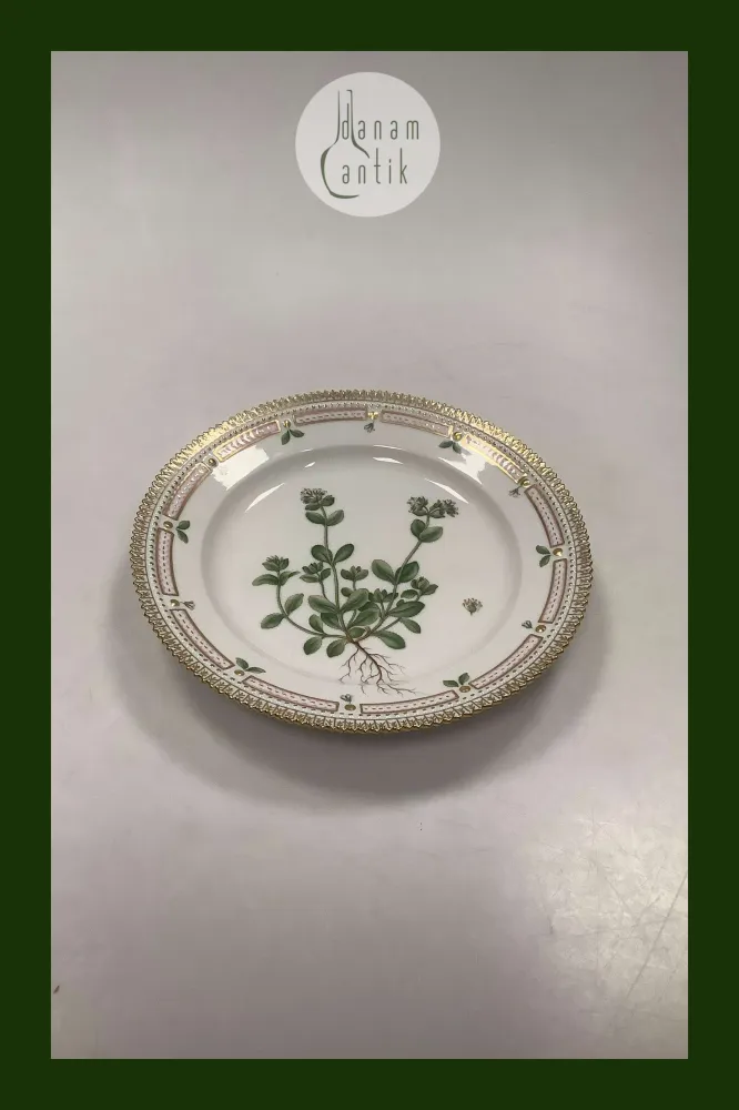 Royal Copenhagen Flora Danica Frokosttallerken No 20/3550