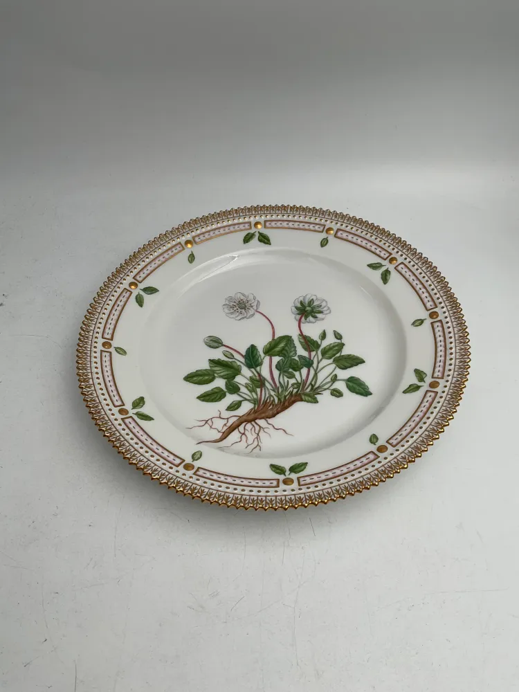 Royal Copenhagen Flora Danica Frokosttallerken No. 20/3550