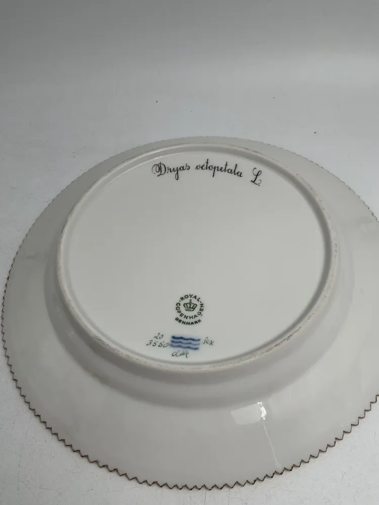 Royal Copenhagen Flora Danica Frokosttallerken No. 20/3550