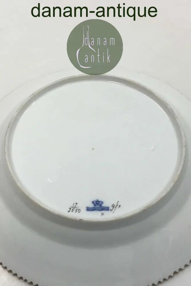 Royal Copenhagen Flora Danica Juliane Marie Frokosttallerken No 17/3550