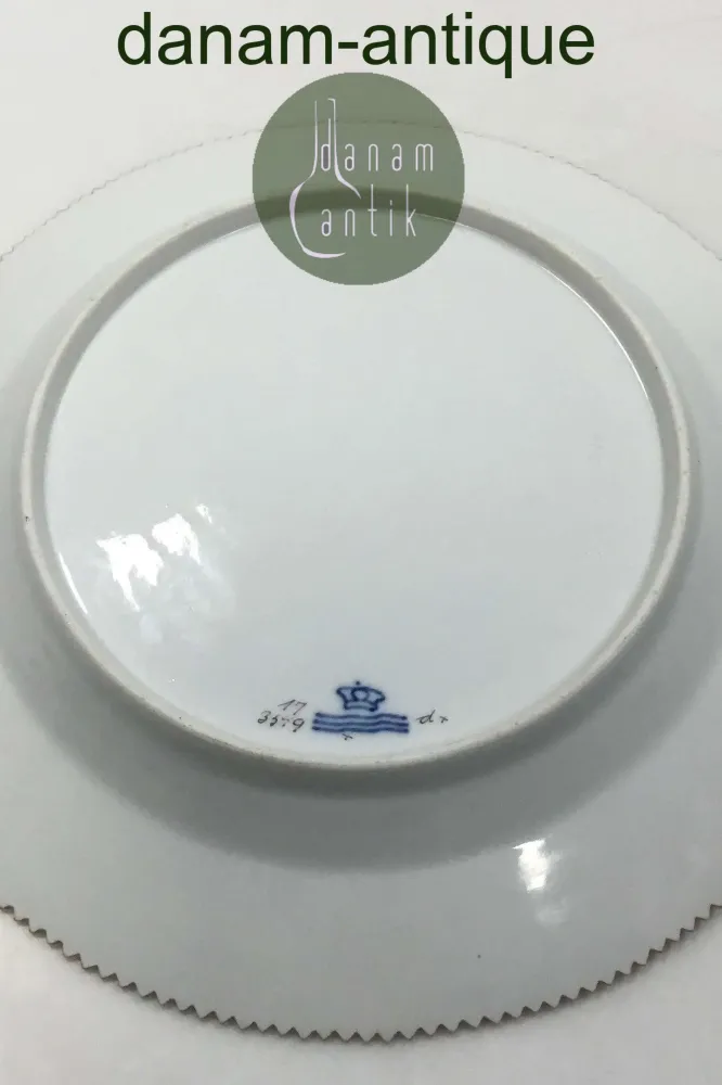 Royal Copenhagen Flora Danica Juliane Marie Middagstallerken No 17/3549