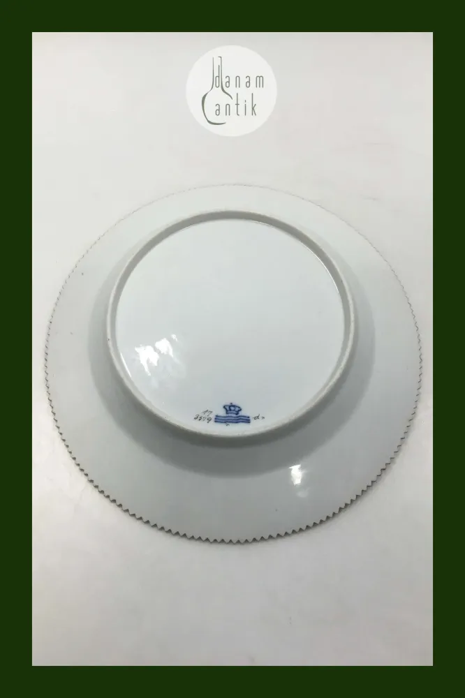 Royal Copenhagen Flora Danica Juliane Marie Middagstallerken No 17/3549