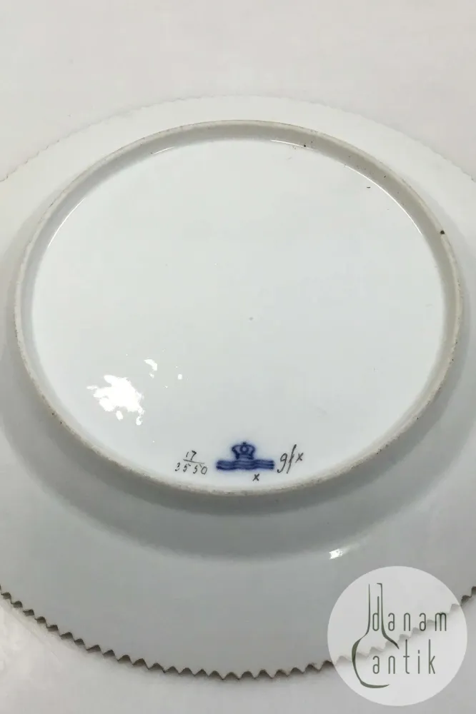 Royal Copenhagen Flora Danica Juliane Marie Frokosttallerken No 17/3550
