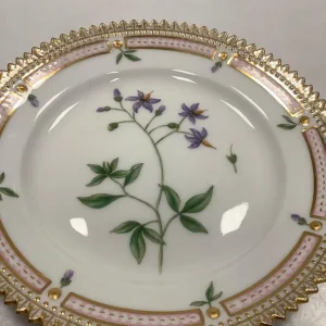 Royal Copenhagen Flora Danica Kagetallerken No 20/3552